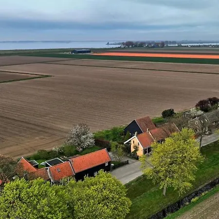 Luxe In Dijkboerderij Holiday home Zuid-Beijerland