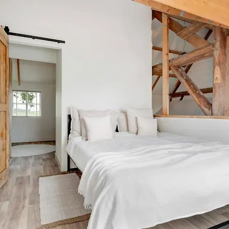 Holiday home Luxe In Dijkboerderij Zuid-Beijerland